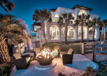 Million Dollar Mansions On The Beach