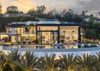 10 Stunning Million-Dollar Homes In LA