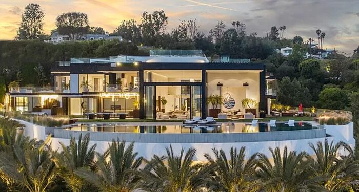 10 Stunning Million-Dollar Homes In LA